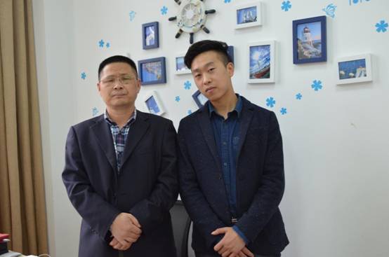 陆世文合照